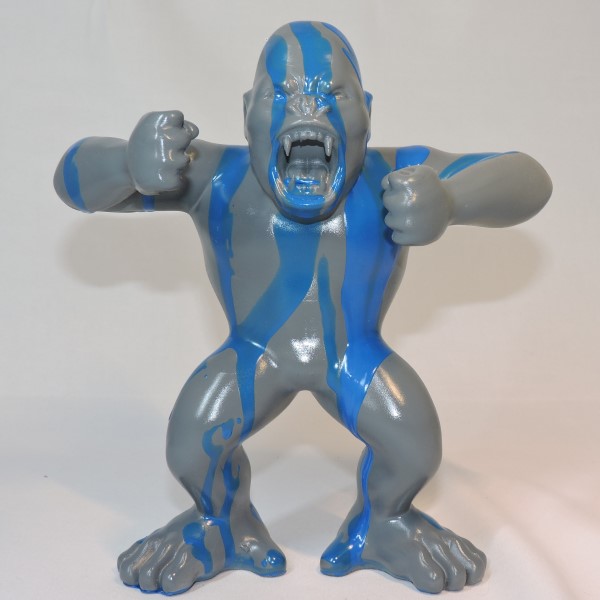 statue gorille gris et bleu