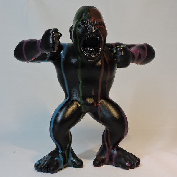 statue gorille noir multicolore